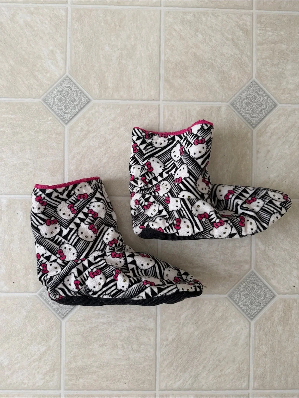 Hello Kitty Booties - Picture 1 of 2